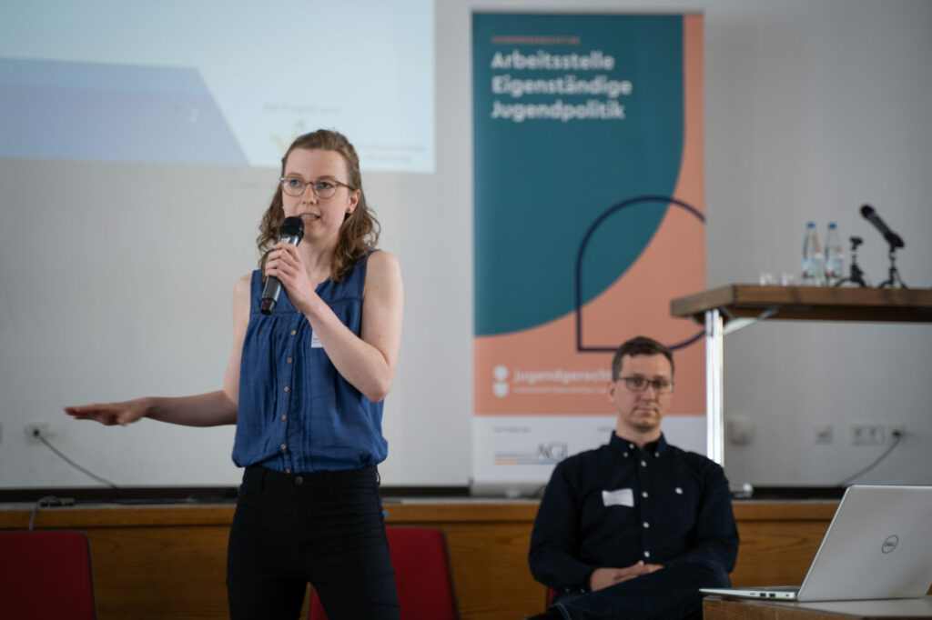 Sophie Brandes stellt den Jugend-Check Thüringen vor